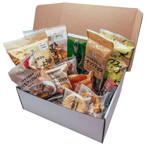 La Konbini Box regroupe les meilleurs snacks et patisseries des Konbini japonais